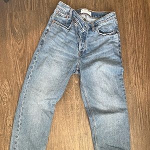 Abercrombie & Fitch Dad Jean cross waistband size 2 short